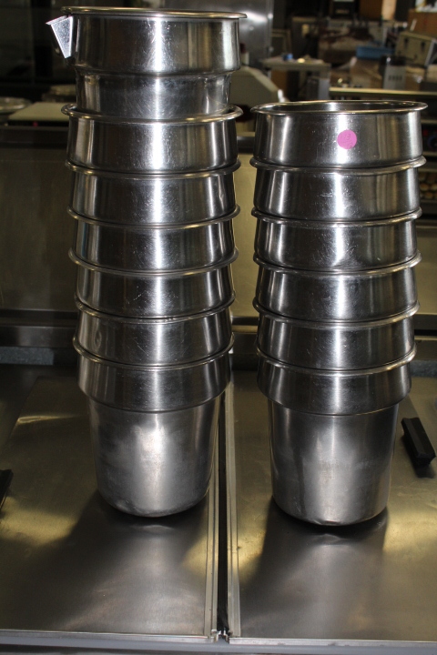 lot 113 image: 4 quart round insert pans