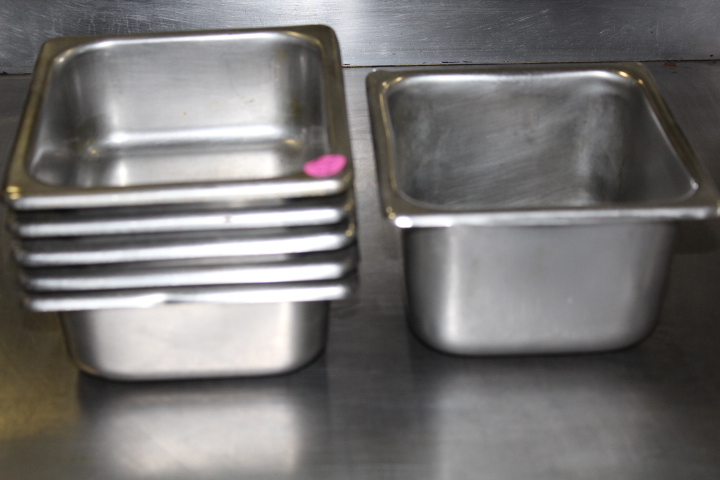 lot 118 image: 16 size insert pans