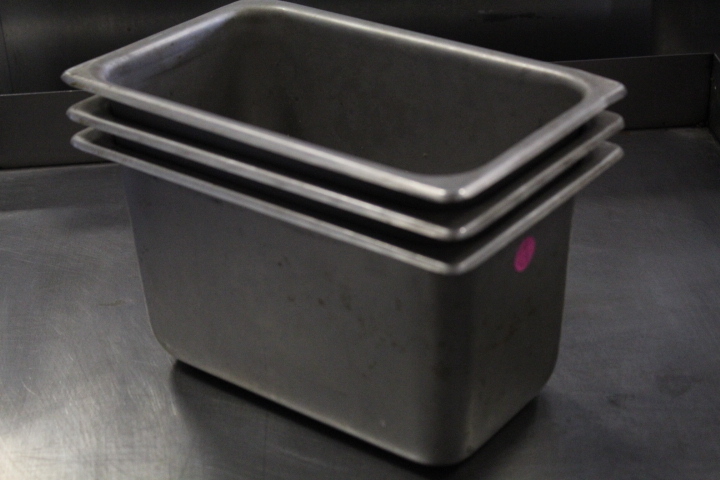 lot 119 image: 14 x 6 deep insert pans