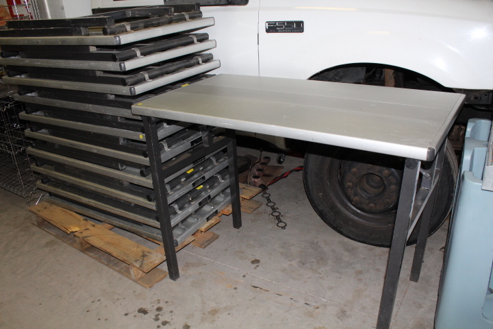 lot 131 image: Folding Tables