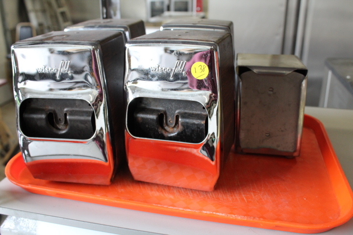 lot 138 image: Napkin holder lot