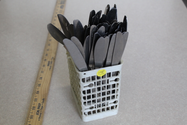 lot 148 image: Butter knife lot