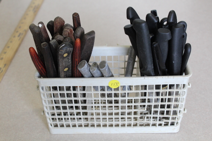 lot 150 image: Steak Knife Lot