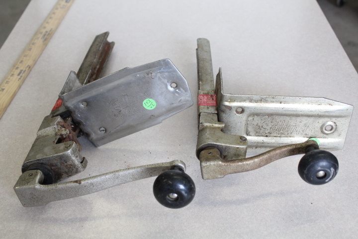 lot 152 image: Edlund Can Openers