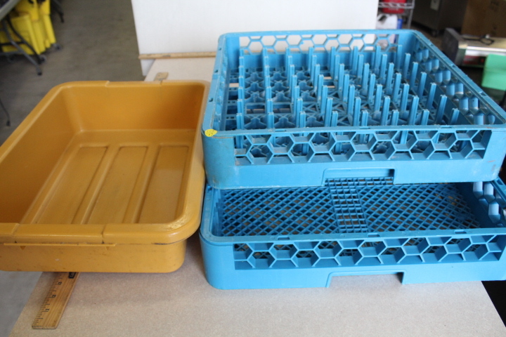lot 153 image: Dishwasher racks and Buss Pan