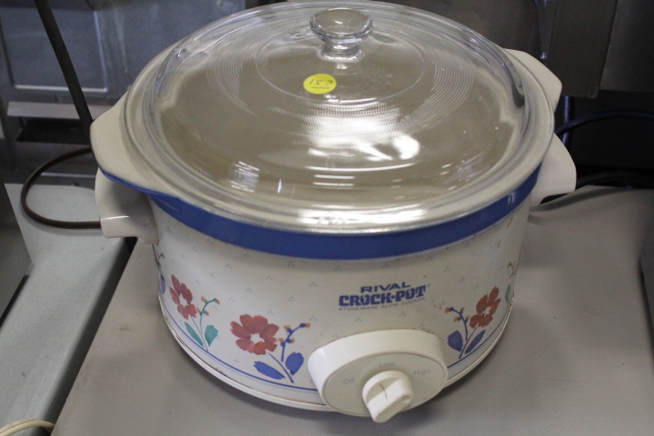 lot 157 image: Crock Pot