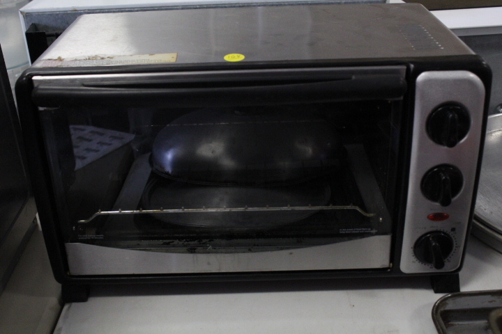 lot 164 image: Toaster Oven Euro-Pro