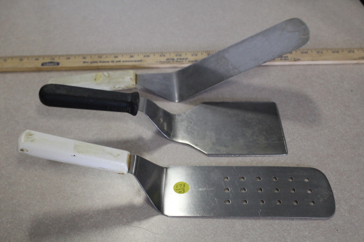 lot 173 image: Grill Turners