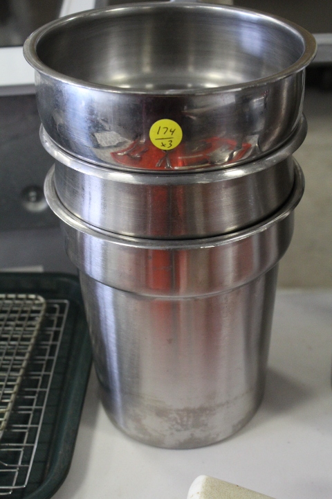 lot 174 image: 4 Quart Round Insert Pans