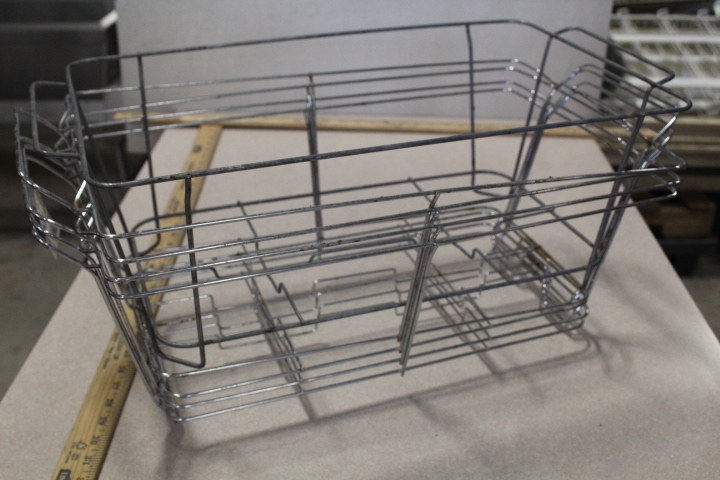 lot 183 image: Chaffing rack lot
