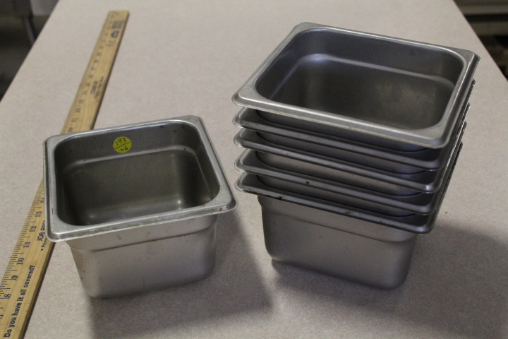 lot 193 image: 16 x 4 insert pans