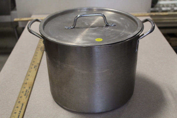 lot 197 image: Aluminum Pot with Lid