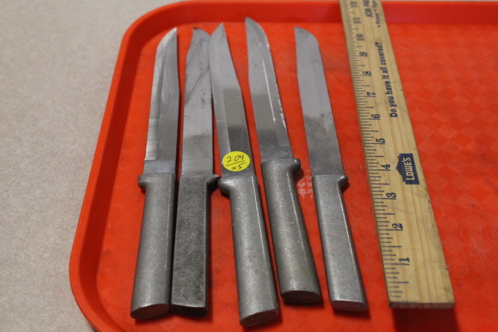 lot 204 image: Knives
