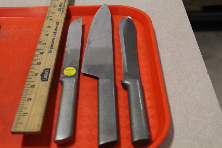 lot 205 image: Knives