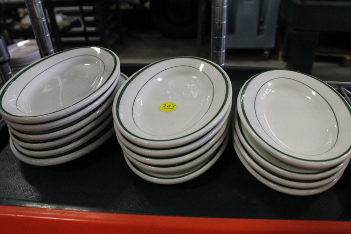 lot 207 image: Small Oval Plate Lot