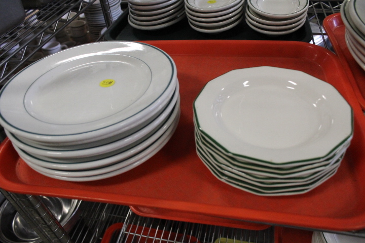 lot 208 image: Round Plate Lot