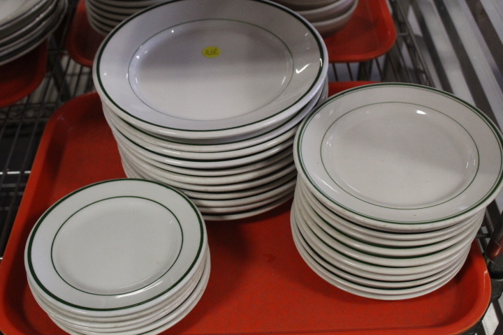 lot 212 image: Round Plate Lot