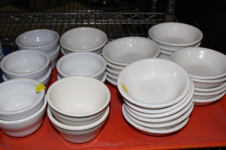 lot 217 image: Side dish bowls and soup cups Lot