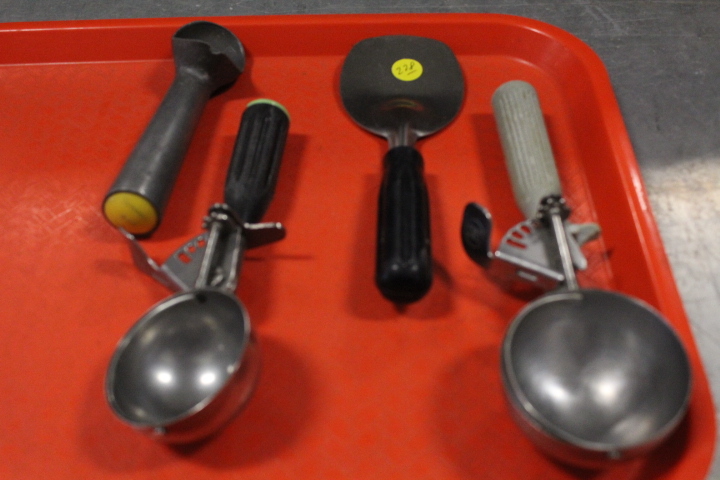 lot 228 image: Ice cream scoop Lot