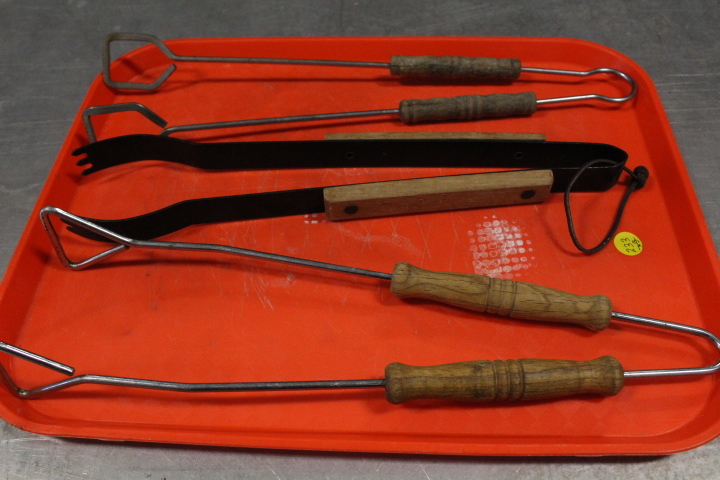 lot 233 image: Grilling Tongs Lot