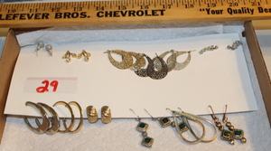 lot 29 image: Earrings Lot #1  (FR)