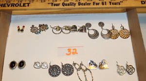 lot 32 image: Earrings Lot #4  (FR)