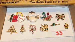 lot 33 image: Pins Lot  (FR)