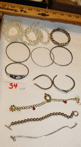 lot 34 image: Bracelets  (FR)