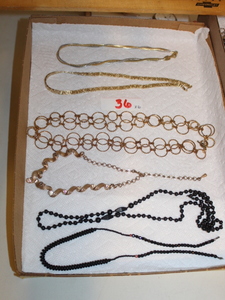 lot 36 image: Necklaces #2  (FR)