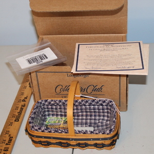 lot 47 image: Longaberger Basket - 2000 Miniature Gathering Basket - NIB  (FR)