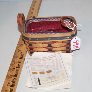 lot 49B image: Longaberger Basket - 2003 Salt & Pepper Basket  (FR)