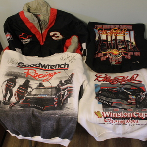 lot 50B image: Dale Earnhardt Sweatshirts and Jacket (Large) Lot  (FR)
