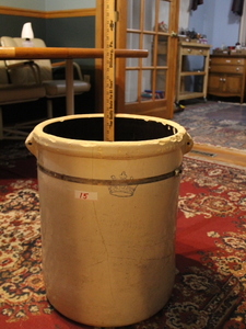 lot 15 image: Crock - 15 Gallon  (DR)