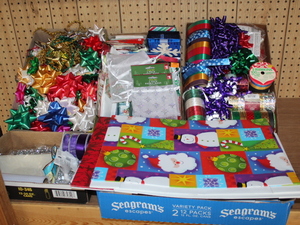 lot 124 image: Christmas Boxes  Ribbon  Bows  Name Tags Lot  (Garage)