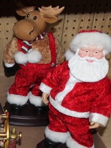 lot 134 image: Animated Christmas Pieces  (Garage)