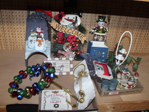 lot 135 image: Christmas  Snowman Decorations  (Garage)