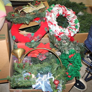 lot 139 image: Christmas Wreaths Lot  (Garage)