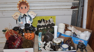 lot 160 image: Decorations Items #2  (Garage)