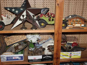 lot 161 image: Decorations Items #3  (Garage)