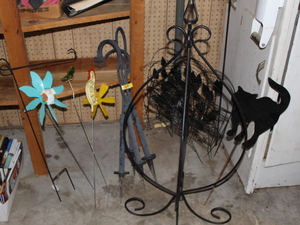 lot 169 image: Yard Stakes  Flower Pot Hangers  Fence Lot  (Garage)