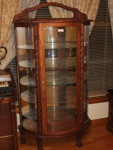 lot 4 image: Curio Cabinet (LR)