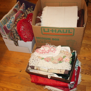 lot 114 image: Blankets  Decorative Pillows  Table Cloths  Dollies Lot  (LR)
