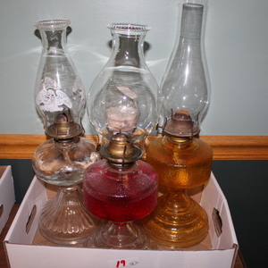 lot 19 image: Oil Lamps #1  (DR)