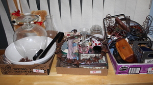 lot 87 image: Decorations Items  (Office)