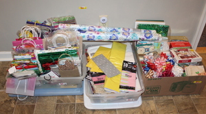 lot 80 image: Gift Bags  Tissue Paper  Cards  (L2)