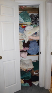lot 81 image: Bed Sheets  Towels  Blankets Lot  (LC2)