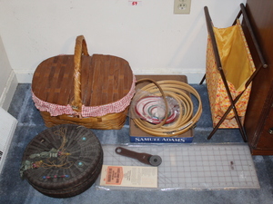lot 59 image: Sewing Baskets  Yarn Caddy  Embroidery Hoops Lot  (BR1)