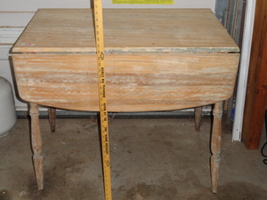 lot 23 image: Vintage Drop Leaf Table  (Garage)