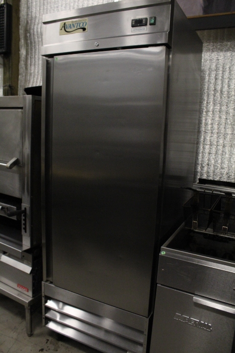 lot 8 image: single door refrigerator