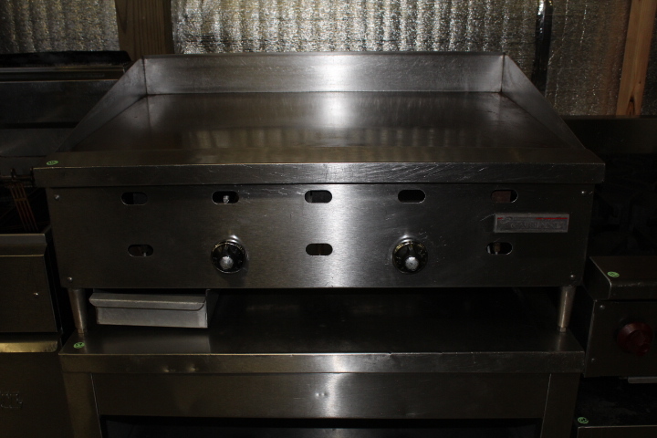 lot 10 image: 3 thermostat gas griddle